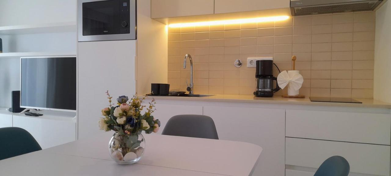 Light Brown Central Apartment أفيرو المظهر الخارجي الصورة